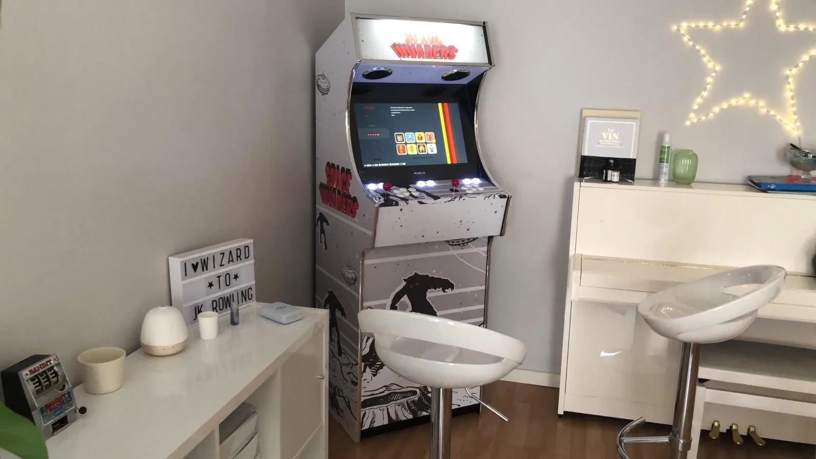 Borne d’arcade intégrée dans un lieu de vie