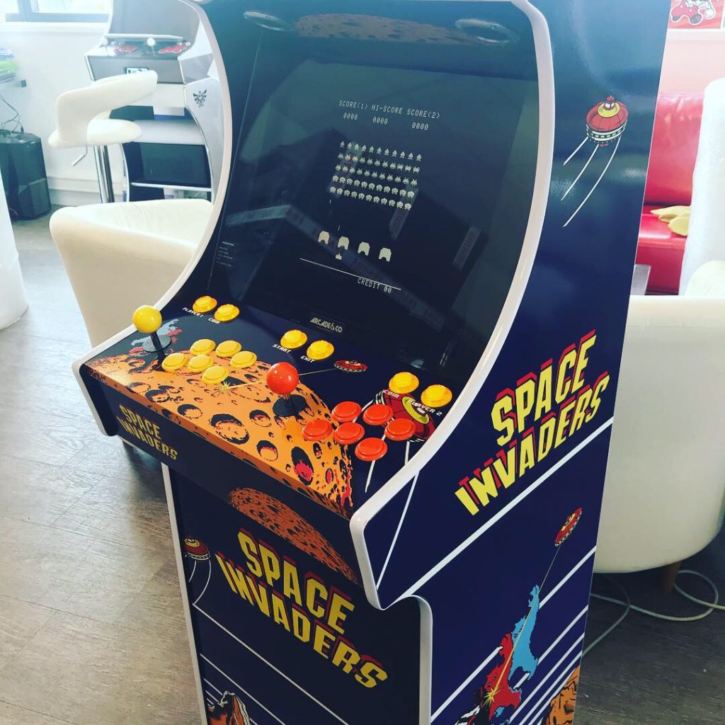 Borne arcade space invaders bleu